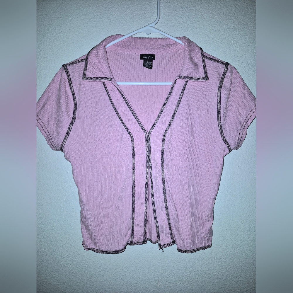 Rue21 Pink v-neck cropped collared top size M